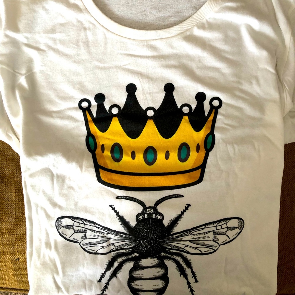 Queen Bee New XL Women T Shirt with rich fabulous color unique design new